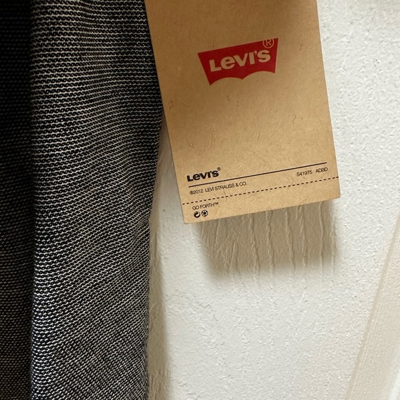 Levi’s Gray short sleeve button down shirt - Picture 4 of 6
